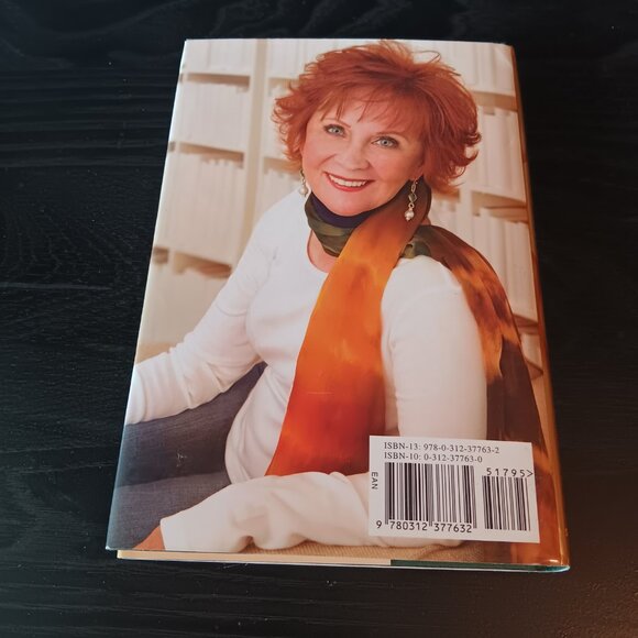 Janet Evanovich 'Plum Lucky' - Picture 2 of 6